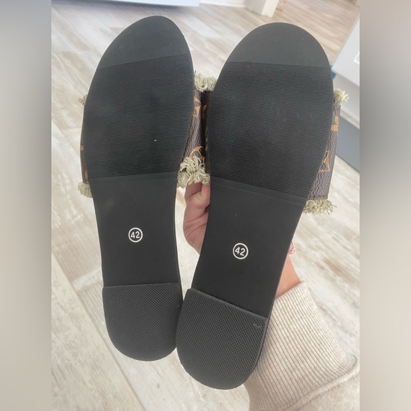 Brown sandals - Picture 2 of 3